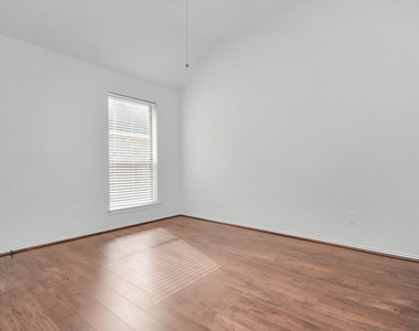 2823 Woodland Glen Lane - Photo Thumbnail 17