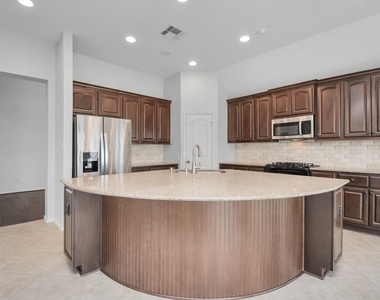 2823 Woodland Glen Lane - Photo Thumbnail 5