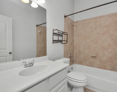 2823 Woodland Glen Lane - Photo Thumbnail 16