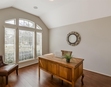 2823 Woodland Glen Lane - Photo Thumbnail 9