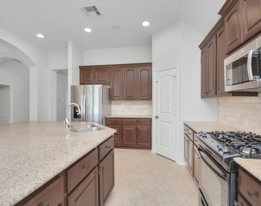 2823 Woodland Glen Lane - Photo Thumbnail 6