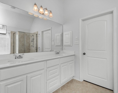 2823 Woodland Glen Lane - Photo Thumbnail 12