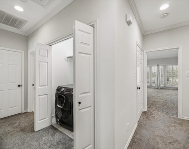 1933 Woodbury Street - Photo Thumbnail 36