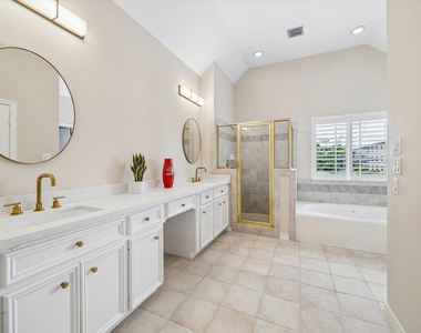 1933 Woodbury Street - Photo Thumbnail 25