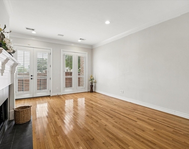 1933 Woodbury Street - Photo Thumbnail 9
