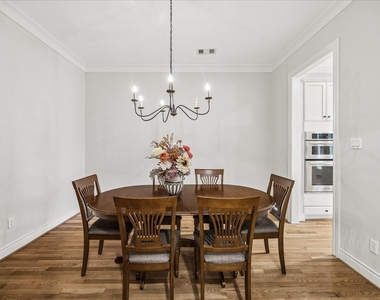 1933 Woodbury Street - Photo Thumbnail 16