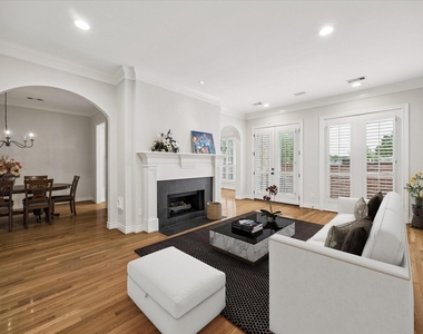 1933 Woodbury Street - Photo Thumbnail 2