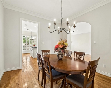 1933 Woodbury Street - Photo Thumbnail 17