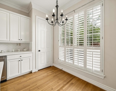 1933 Woodbury Street - Photo Thumbnail 11