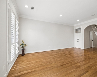 1933 Woodbury Street - Photo Thumbnail 8