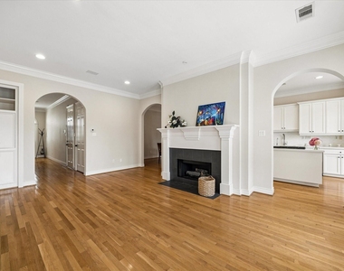 1933 Woodbury Street - Photo Thumbnail 7