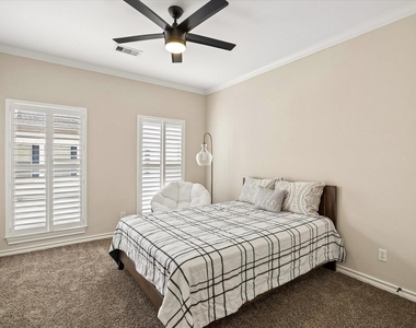 1933 Woodbury Street - Photo Thumbnail 29