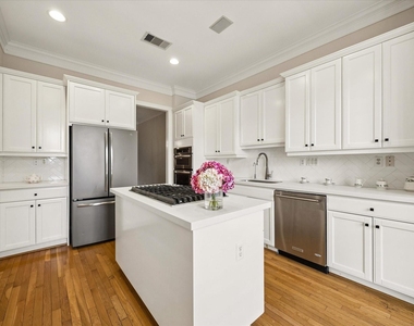 1933 Woodbury Street - Photo Thumbnail 12