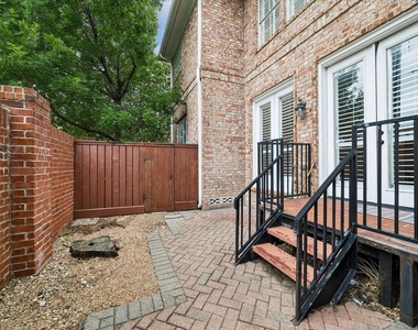 1933 Woodbury Street - Photo Thumbnail 37