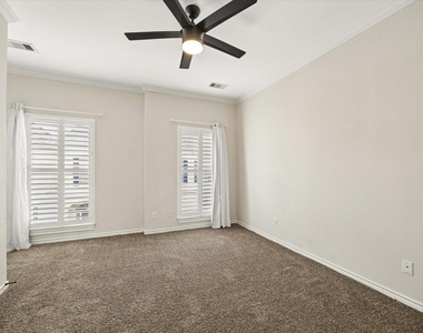 1933 Woodbury Street - Photo Thumbnail 34