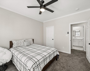 1933 Woodbury Street - Photo Thumbnail 31