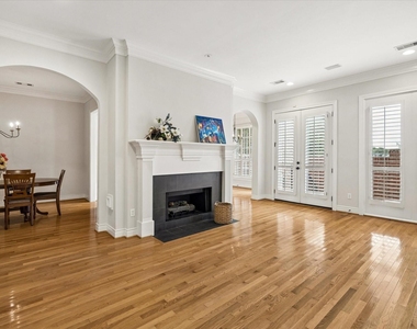 1933 Woodbury Street - Photo Thumbnail 6