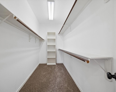 1933 Woodbury Street - Photo Thumbnail 28