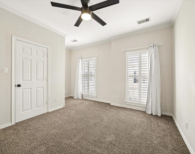 1933 Woodbury Street - Photo Thumbnail 35