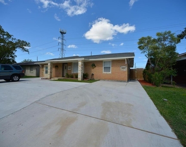 3309 Sunbeam Street - Photo Thumbnail 2
