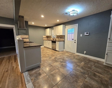 3309 Sunbeam Street - Photo Thumbnail 7
