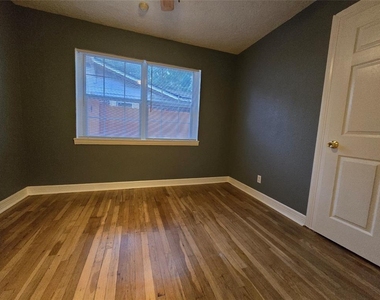 3309 Sunbeam Street - Photo Thumbnail 9
