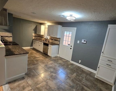 3309 Sunbeam Street - Photo Thumbnail 6
