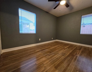 3309 Sunbeam Street - Photo Thumbnail 8