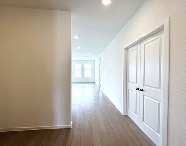 6815 Harvest Wheat Lane - Photo Thumbnail 10