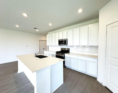 6815 Harvest Wheat Lane - Photo Thumbnail 17