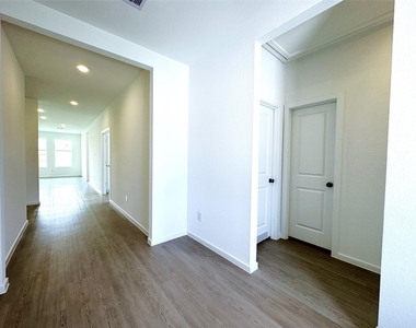 6815 Harvest Wheat Lane - Photo Thumbnail 6