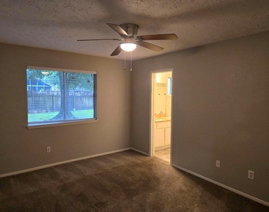 7026 Foxfield Lane - Photo Thumbnail 10