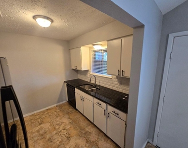 7026 Foxfield Lane - Photo Thumbnail 8