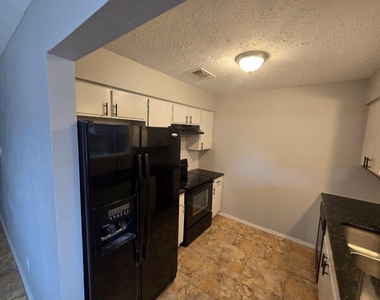 7026 Foxfield Lane - Photo Thumbnail 7