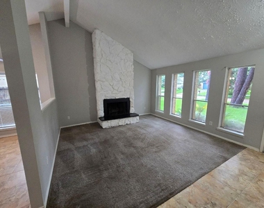 7026 Foxfield Lane - Photo Thumbnail 9