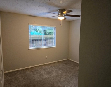 7026 Foxfield Lane - Photo Thumbnail 12
