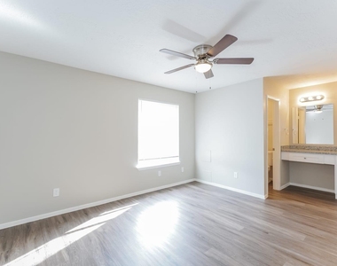 7011 Pickett Drive - Photo Thumbnail 6