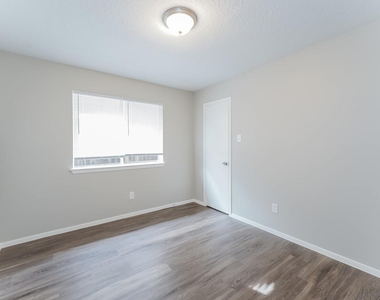 7011 Pickett Drive - Photo Thumbnail 8