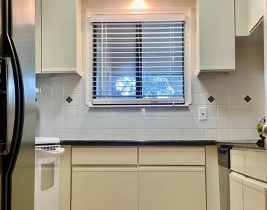 4144 Sw Greystone Way - Photo Thumbnail 4