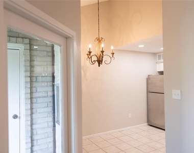 2021 Spenwick Drive - Photo Thumbnail 8