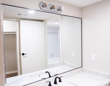 2021 Spenwick Drive - Photo Thumbnail 14
