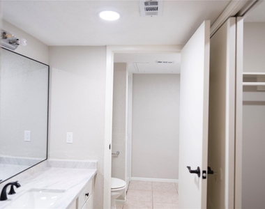 2021 Spenwick Drive - Photo Thumbnail 12