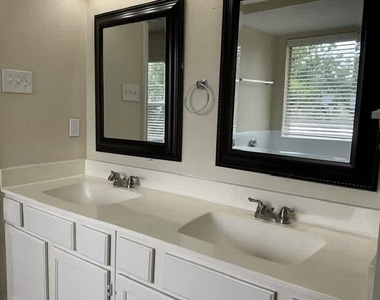 14423 Sun Harbor Drive - Photo Thumbnail 13