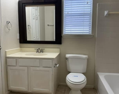 14423 Sun Harbor Drive - Photo Thumbnail 12