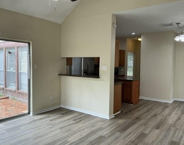 14423 Sun Harbor Drive - Photo Thumbnail 5