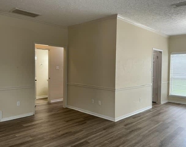 14423 Sun Harbor Drive - Photo Thumbnail 4