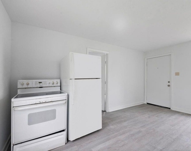 806 East Emily Avenue - Photo Thumbnail 9