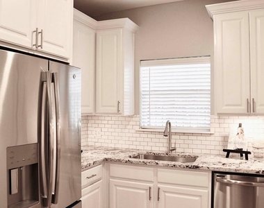 2111 Austin Street - Photo Thumbnail 2