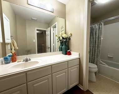 18507 Alemarble Oak Street - Photo Thumbnail 16