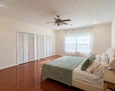 384 Wilcrest Drive - Photo Thumbnail 2